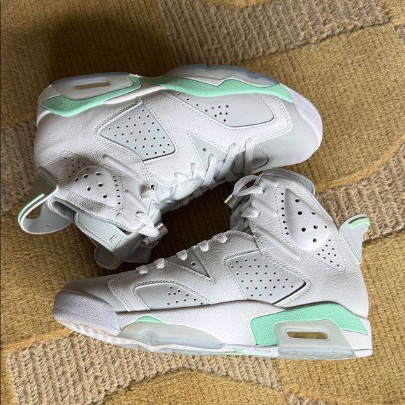 Air Jordan Retro 6 Mint Foam (M6.5/W8) - Picture 4 of 6